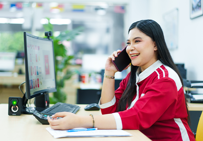 iPajak team member assisting a customer